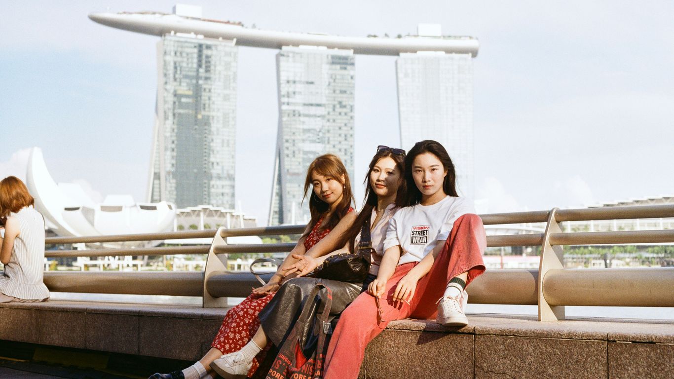 Singapore marketer reviewing backlink research
